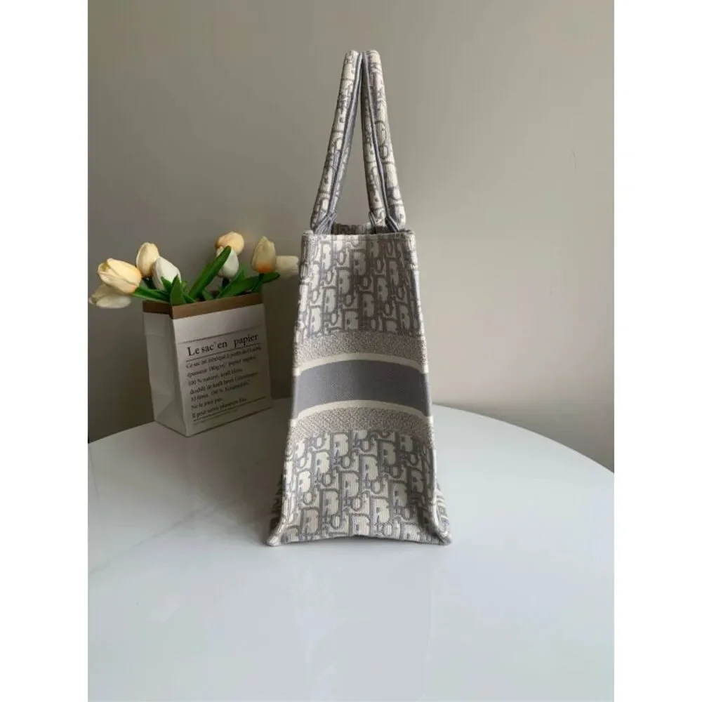 Dior Women Pre-Loved Bag Very Good Condition - Picture 4 of 9